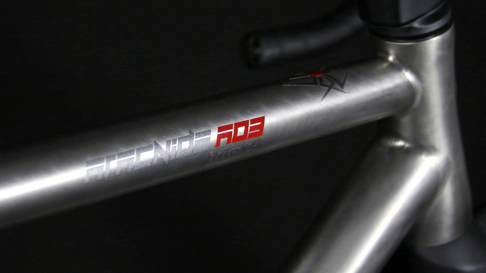 TRed Arcanide A03 Venti to road bike, fully-integrated internal cable routing custom titanium road bike, toptube