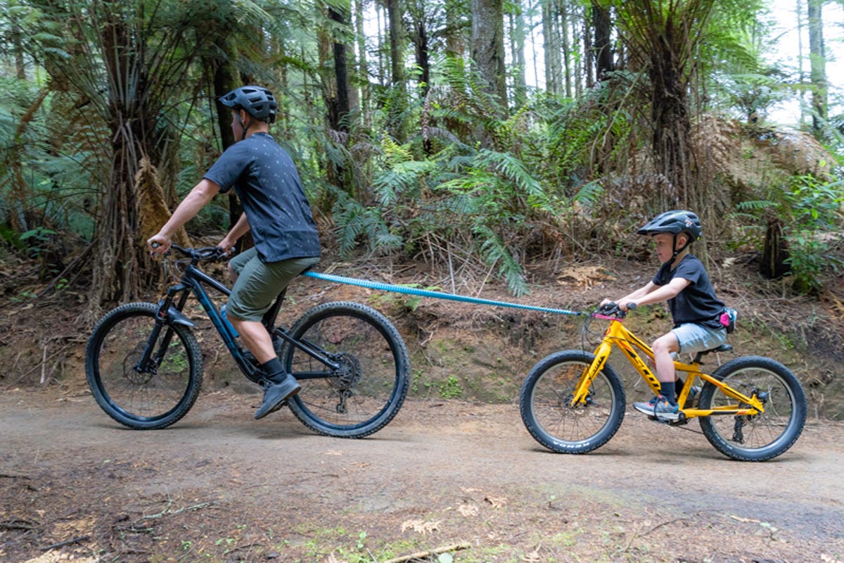 Shotgun launches MTB Tow Rope to give young riders a boost, kid's hip pack  to store it - Bikerumor