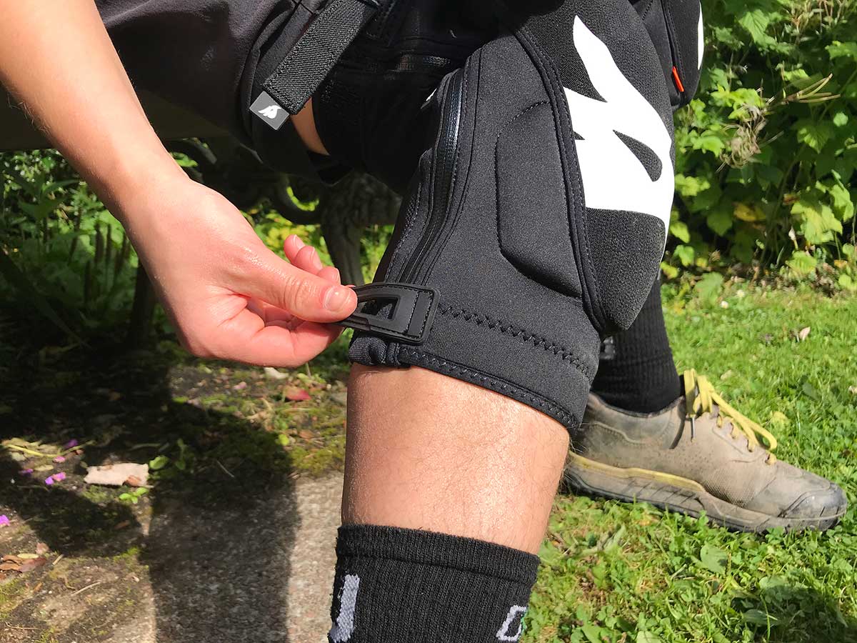 bluegrass d3o mtb knee pads enduro silicone strip velcro strap zippered design