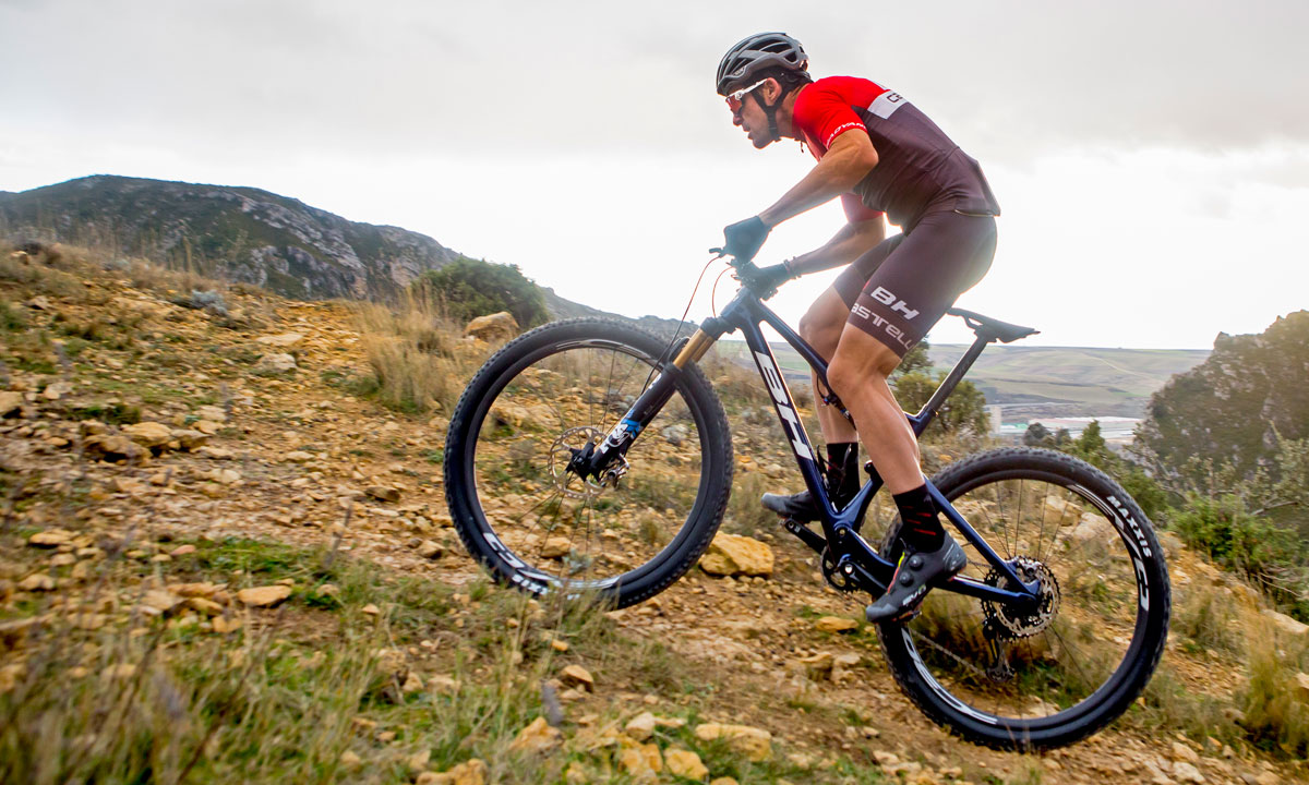 2021 BH Lynx Race EVO XC bike, lightweight cross-country light trail mountain bike, climbing