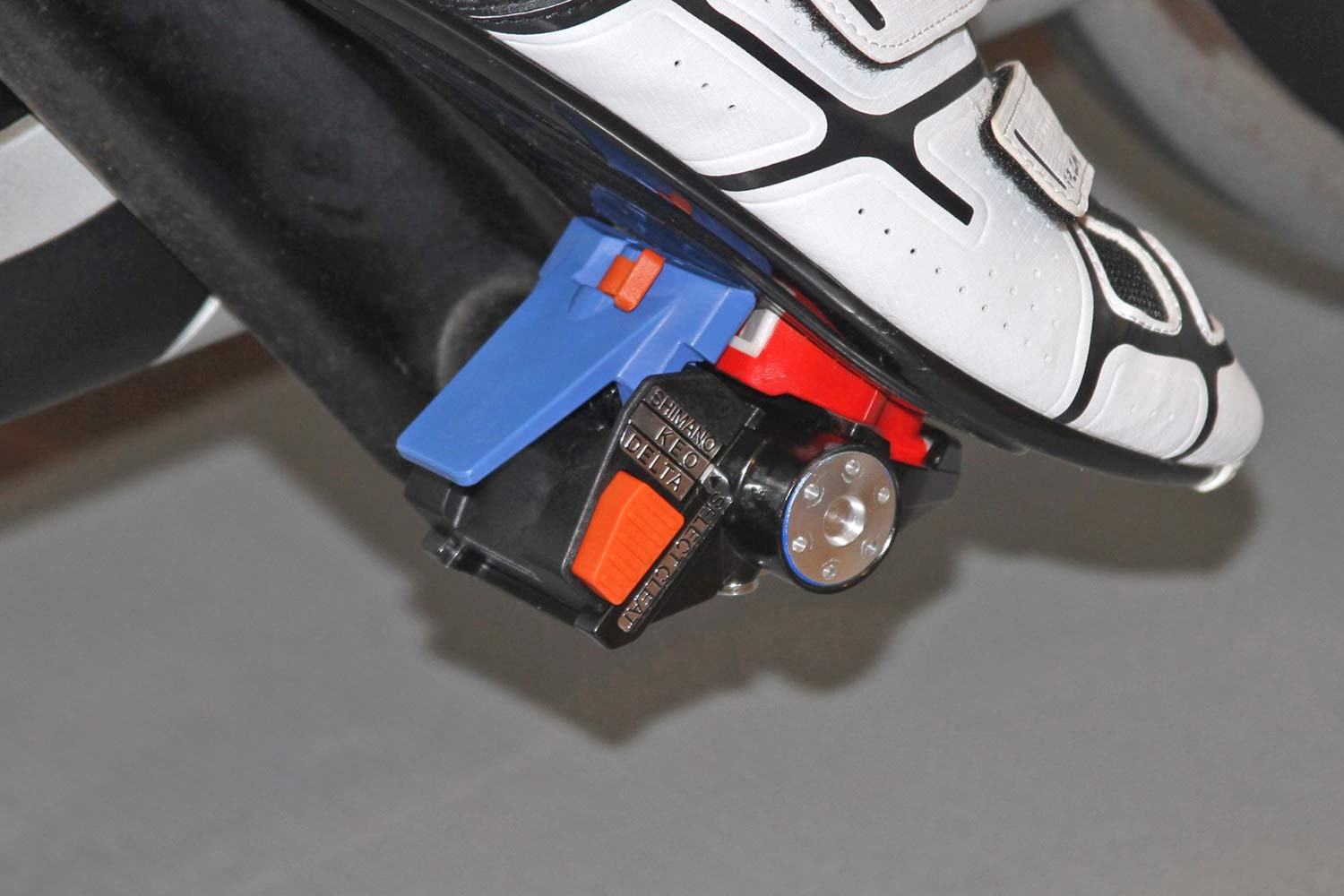 Fit5 universal Indoor Cycle Pedals; Look Delta or Keo, Shimano SPD-SL or SPD, toe-clip compatibility, on spin bike