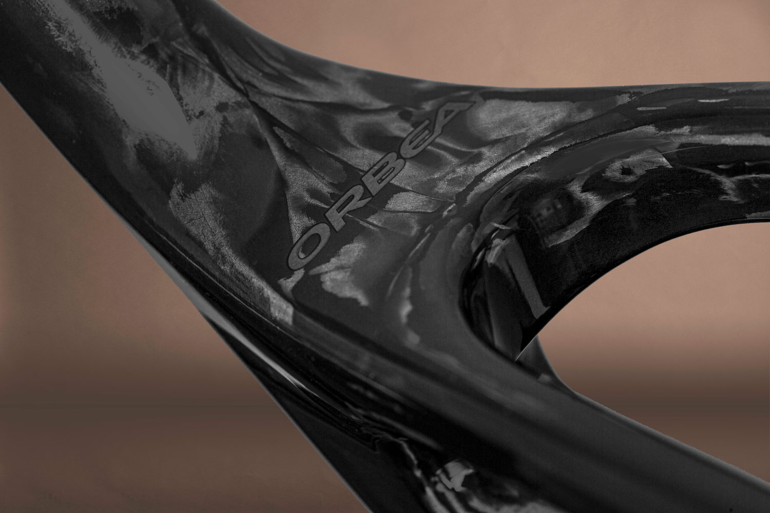 Orbea MyO Raw Carbon finish, lightweight custom carbon frame paintjob, detail
