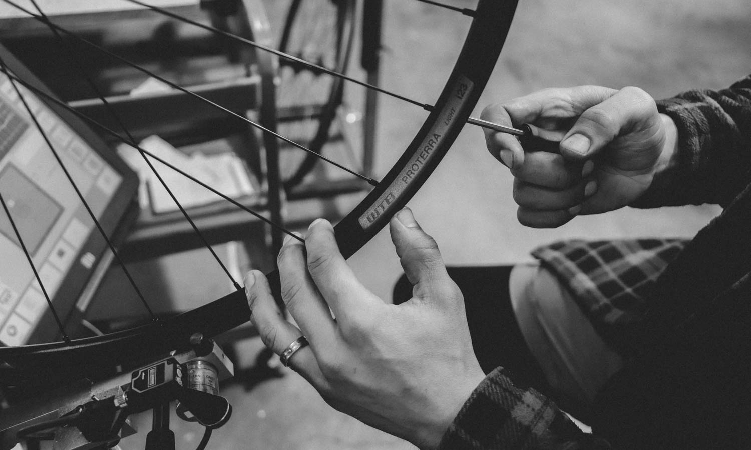 WTB Proterra Light Tough wheels, affordable tubeless alloy gravel trail mountain bike wheelsets, wheelbuilding