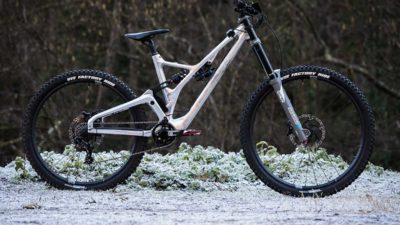Production Privée prototype DH bike CNC-machined by Forestal to take on World Cup