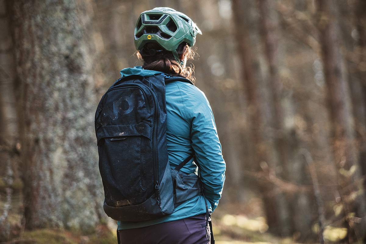 Review: EVOC Trail Pro 10L back protector back pack for MTB