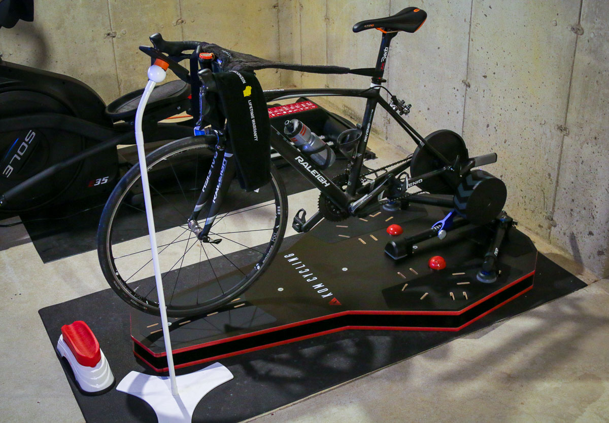 KOM Indoor Trainer Rocker Plate RPV1 with bike