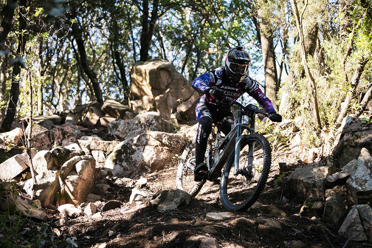 vee tire co attack hpl tested by alex marin brigade team on prototype production privee downhill bike