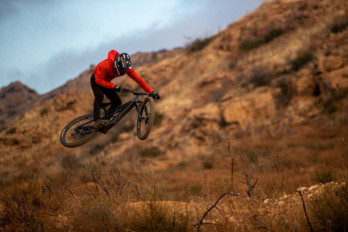 canyon torque:on emtb jumps freeride bike