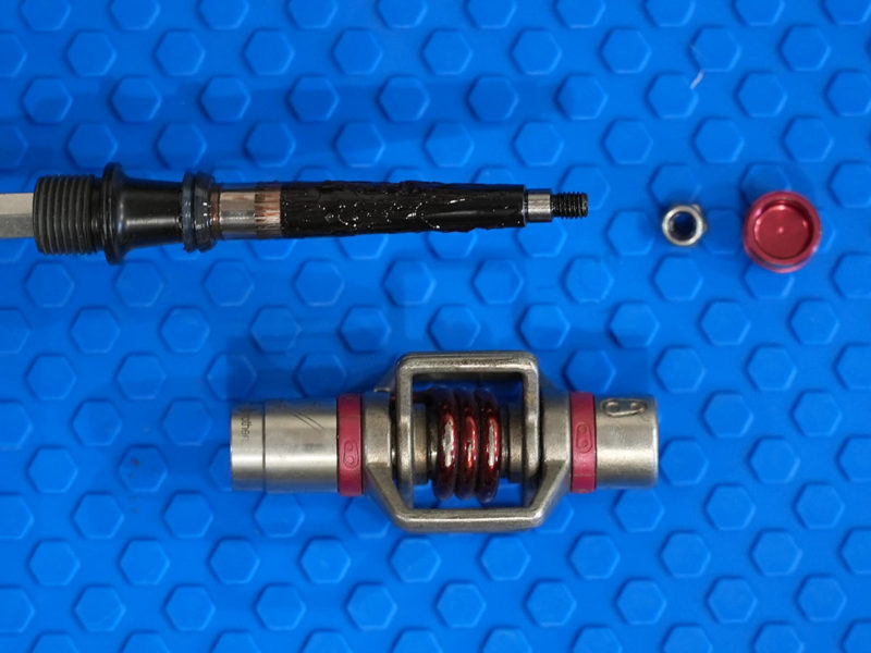 Best Mountain Bike Pedals Complete Buyer's Guide from AM to XC