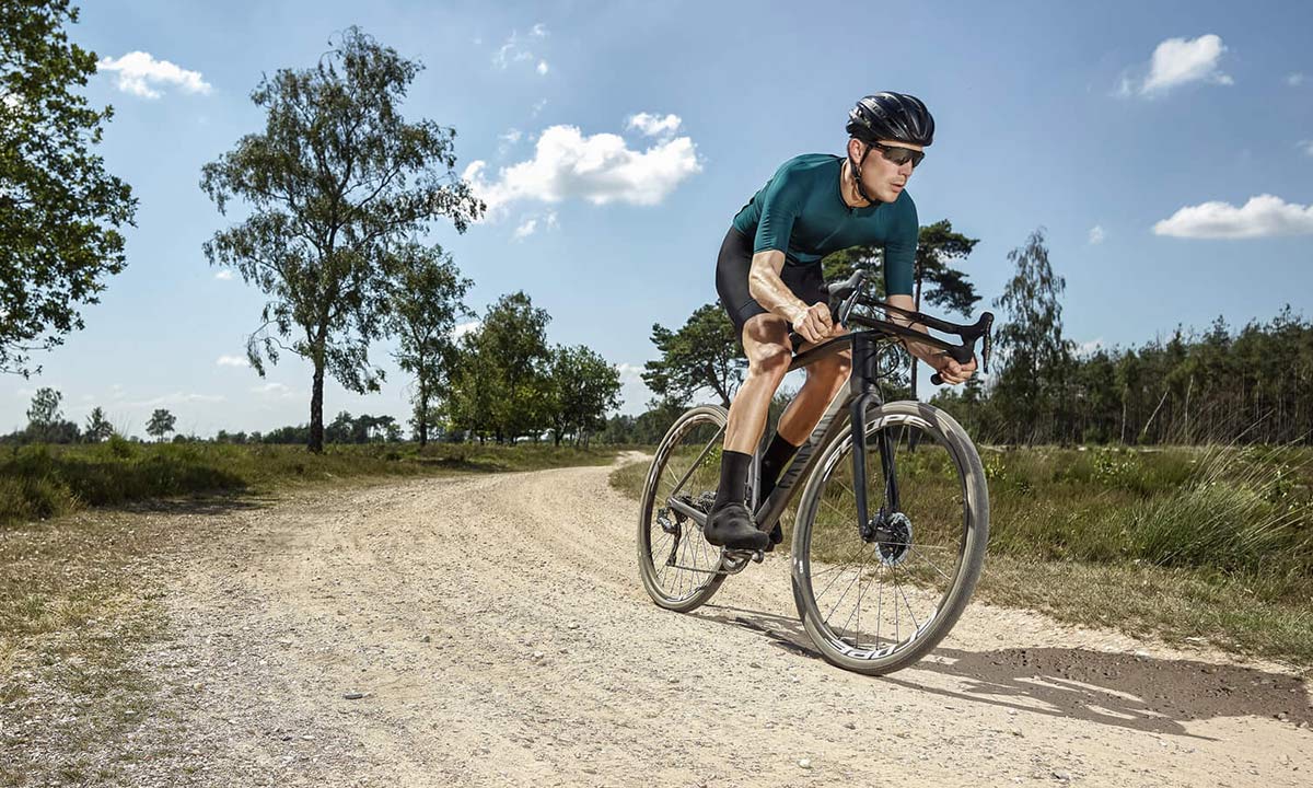 Scope All-Road aero carbon gravel bike wheels, lightweight aerodynamic tubeless R4.A riding gravel