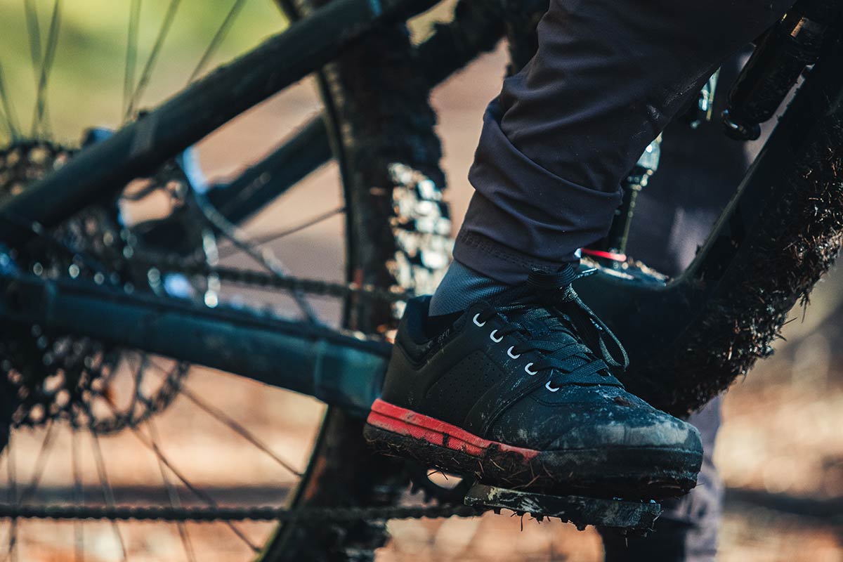 specialized 2fo roost dh mtb flats review