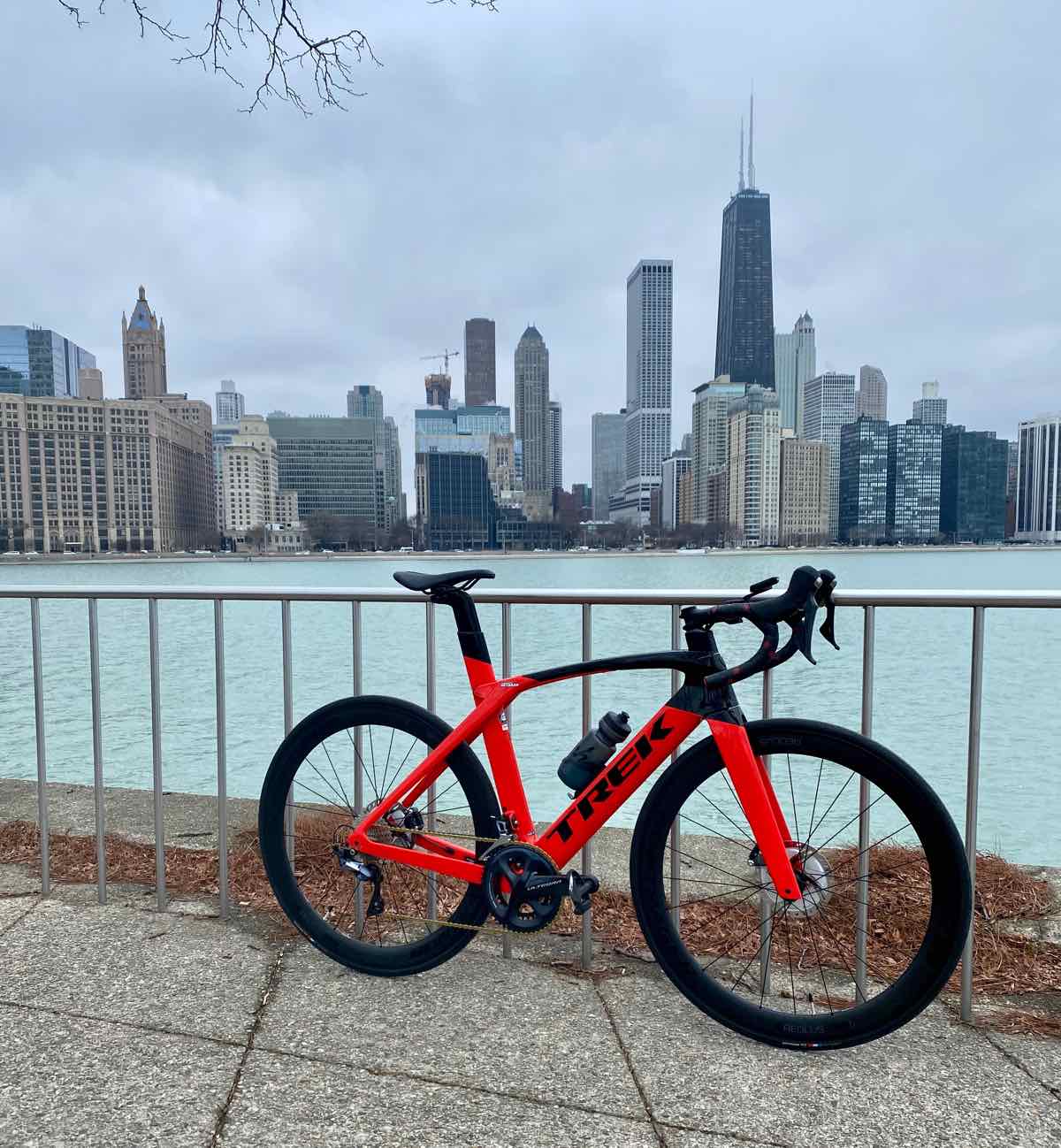 bikerumor pic of the day new trek bike day on the lakefront trail at milton lee olive park overlooking the chicago skyline in illinois