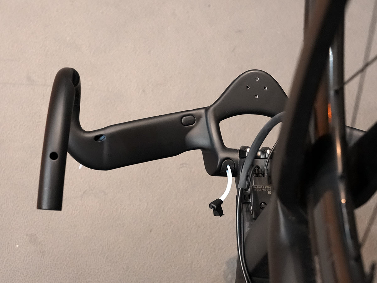 coefficient wave rr aero ergonomic road bike handlebar cable ports and mounting points