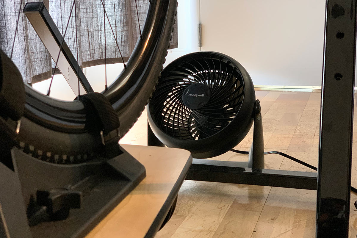 honeywell desktop fan for indoor trainer riding