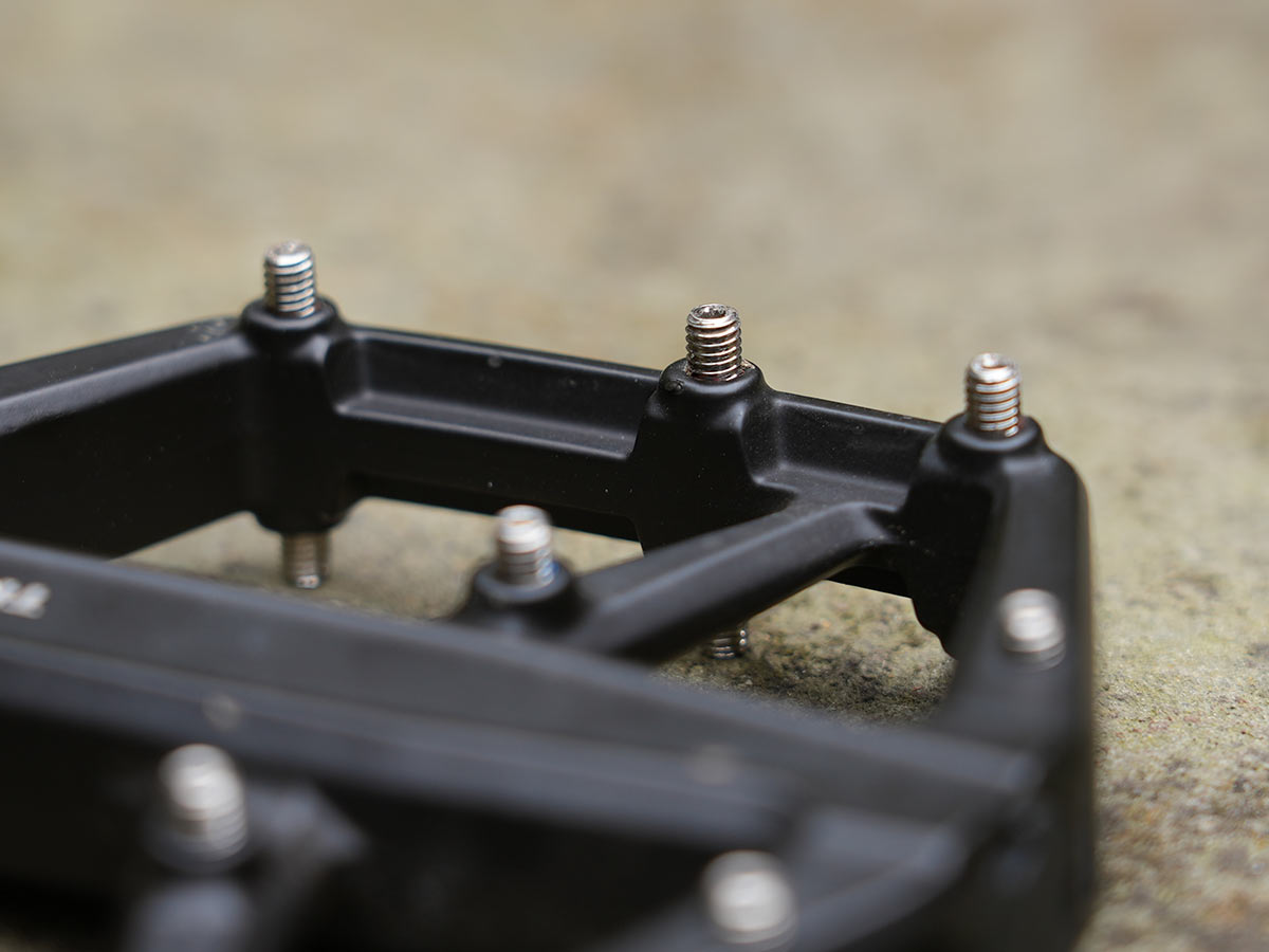 Best Mountain Bike Pedals Complete Buyer s Guide from AM to XC Bikerumor