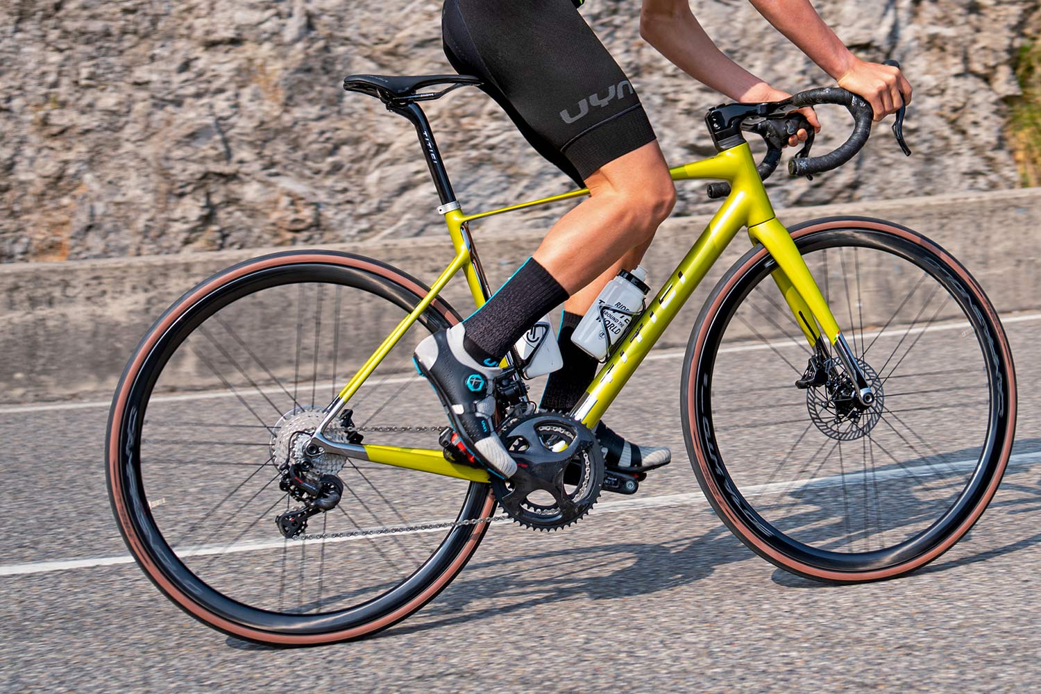 Lightweight carbon 2025 road bike