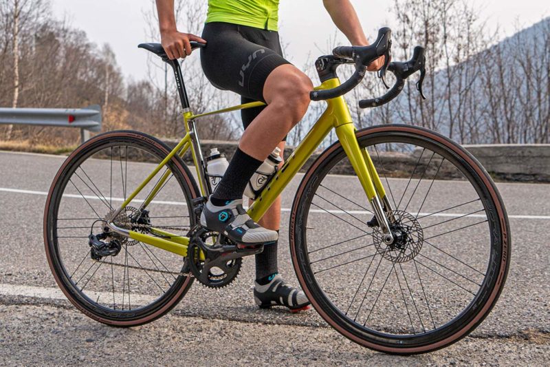 Titici Vento light, custom Italian carbon road bike goes aero - Bikerumor