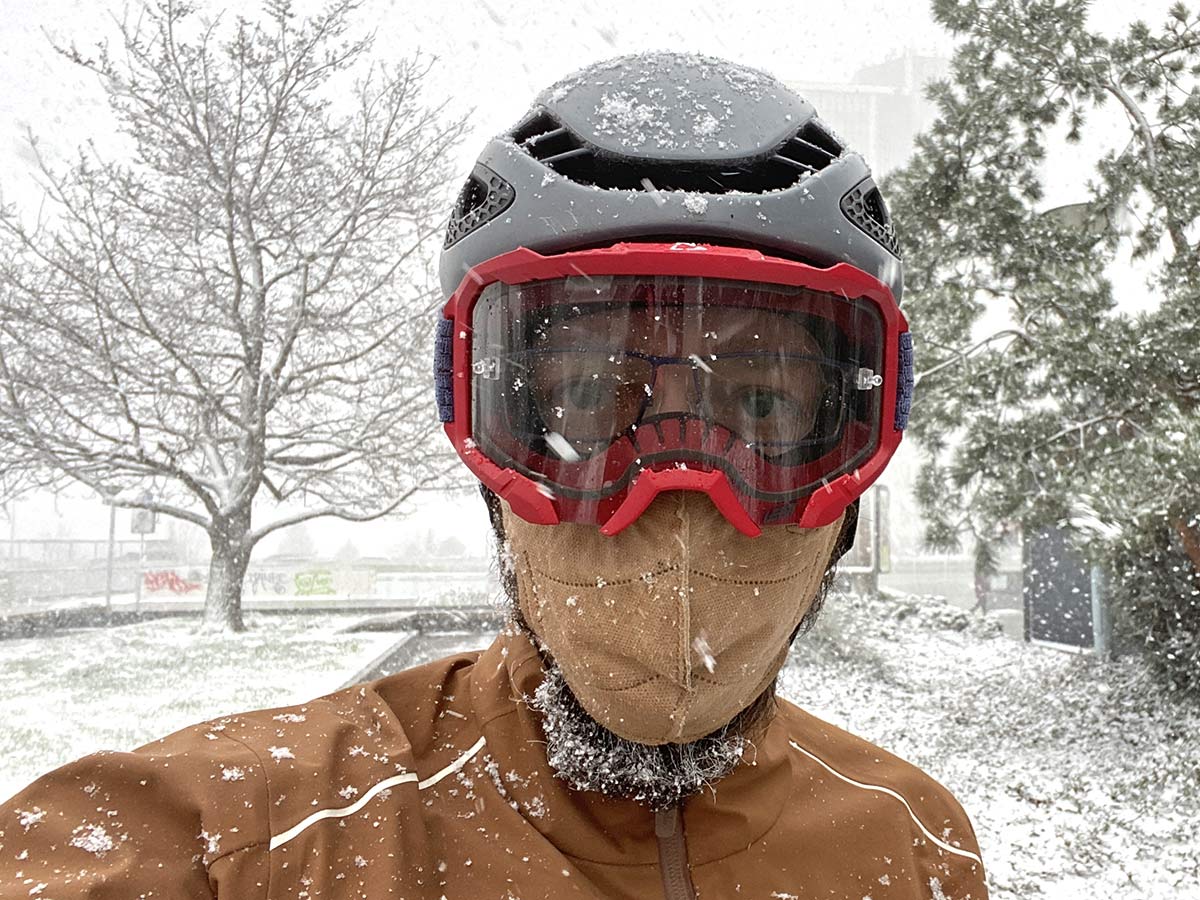Leatt Velocity 4.0 MTB lighter, vented mountain bike goggles, snowy