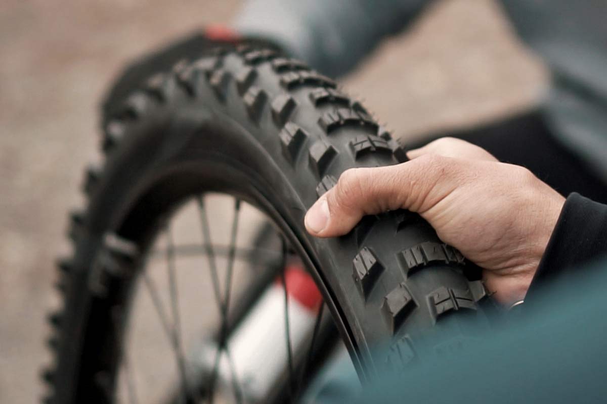 Pirelli Scorpion Gravity Racing prototype EWS, DH-ready mountain bike tires, photos by Julien Pradas, proto tread