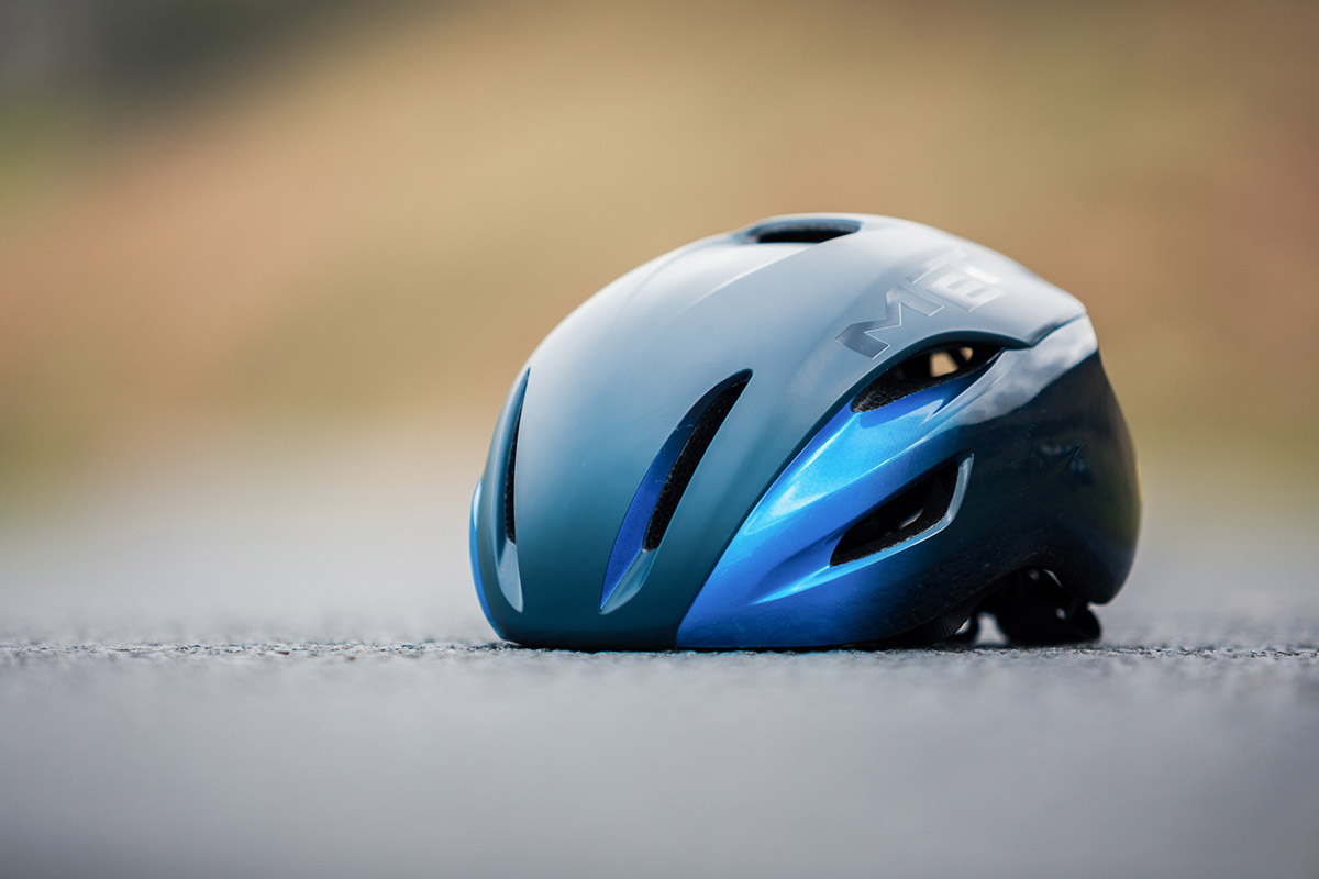 met manta mips road helmet review front view