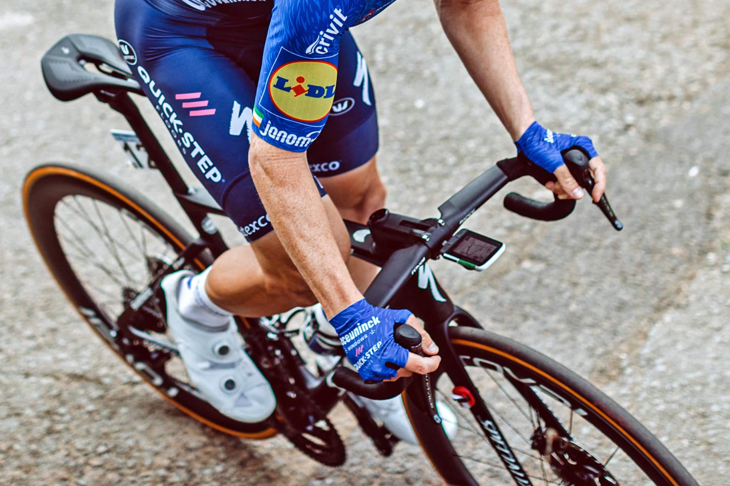 Roval Rapide lightweight aero carbon handlebar, more rapid, less weight, Gent Wevelgem photo by Chris Auld