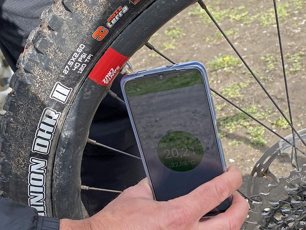 Exclusive Review: Rover PSIcle wireless tire pressure monitor - Bikerumor