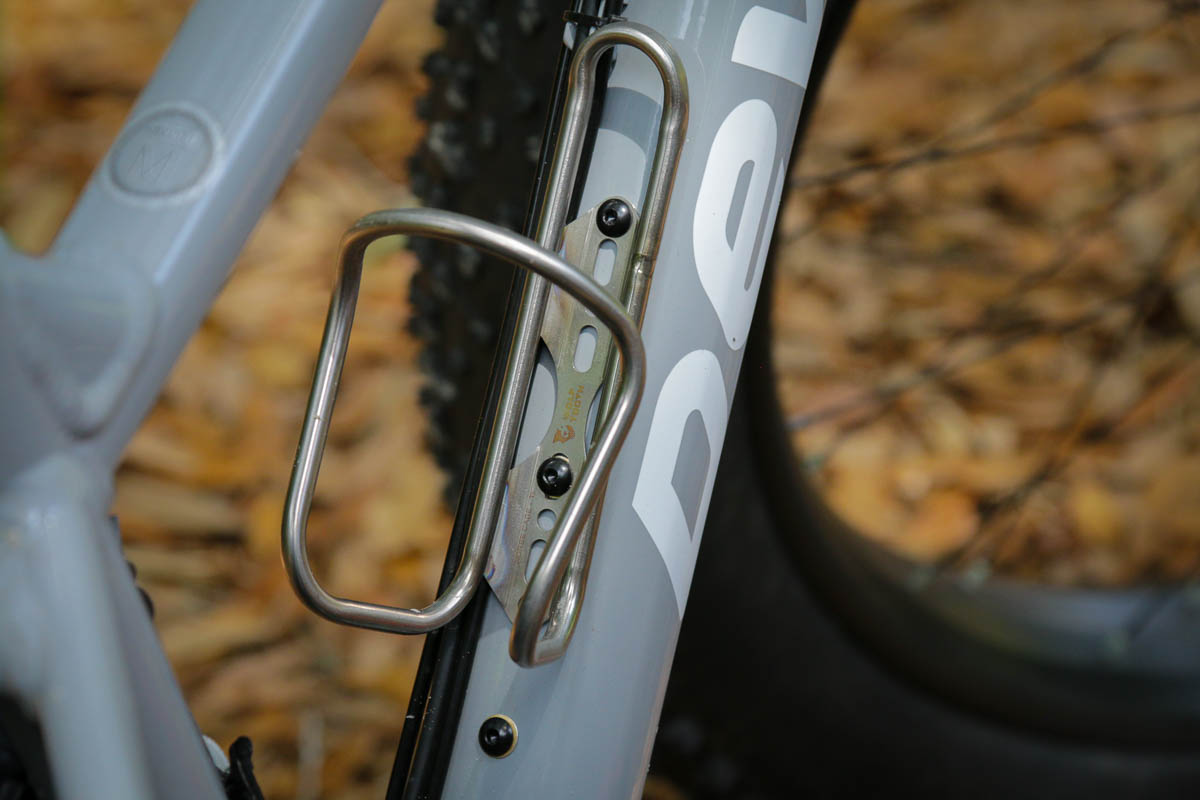 Wolf Tooth Components Ti Morse bottle cages
