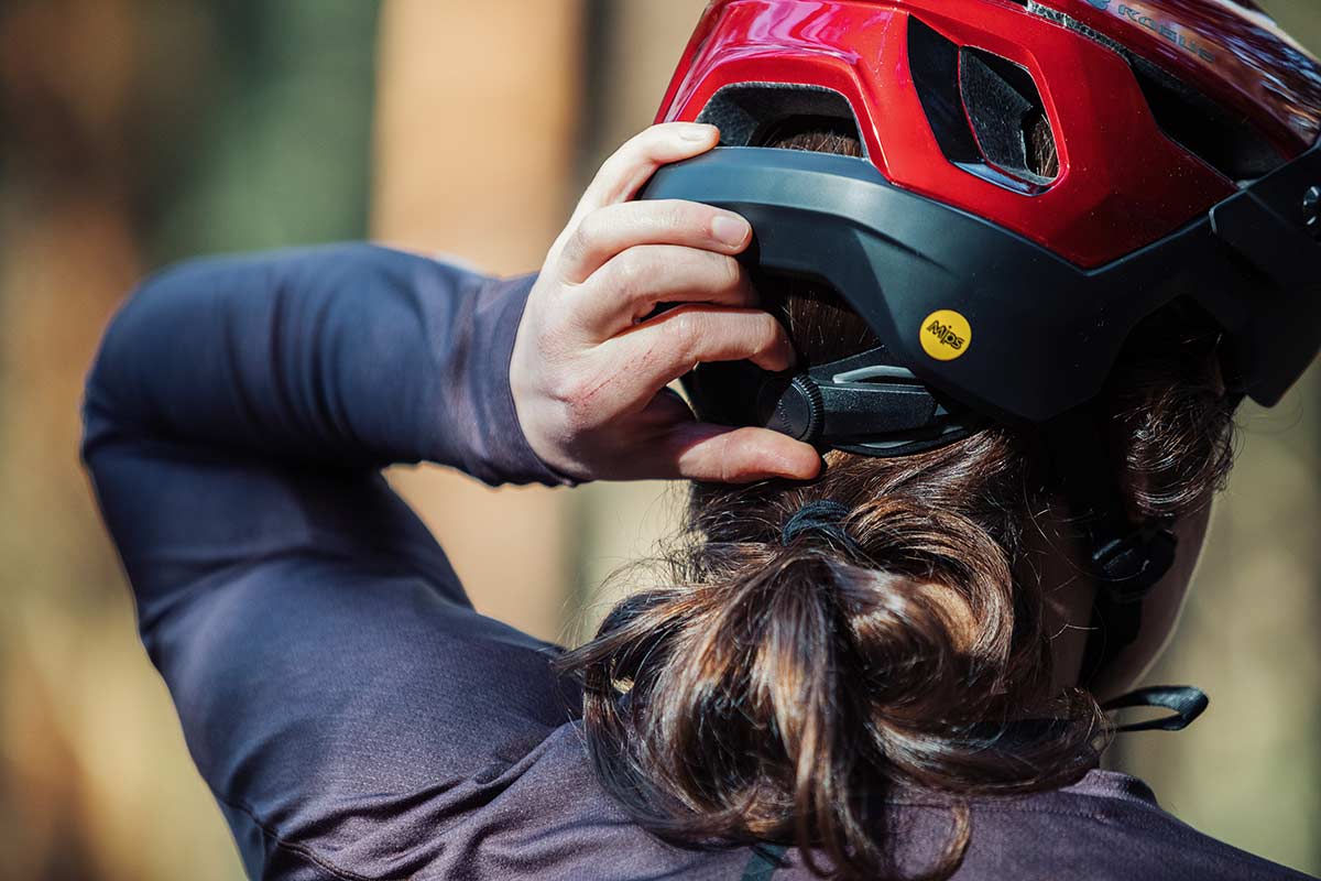 bluegrass rogue core mips mtb helmet review retention system dial
