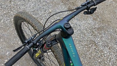 Syncros Fraser & Hixon iC SL bars bring fully-integrated cockpit routing to XC and trail MTB