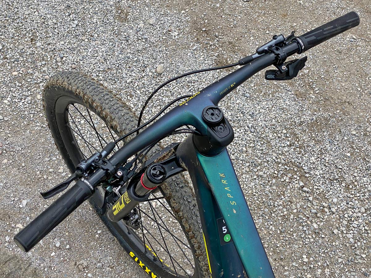 2022 Scott Spark RC & 900 XC trail mountain bikes, light fully-integrated cross-country MTB, carbon cockpit