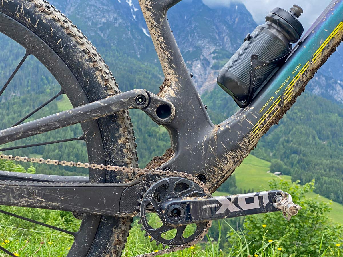 2022 Scott Spark RC & 900 XC trail mountain bikes, light fully-integrated cross-country MTB, mudd detail