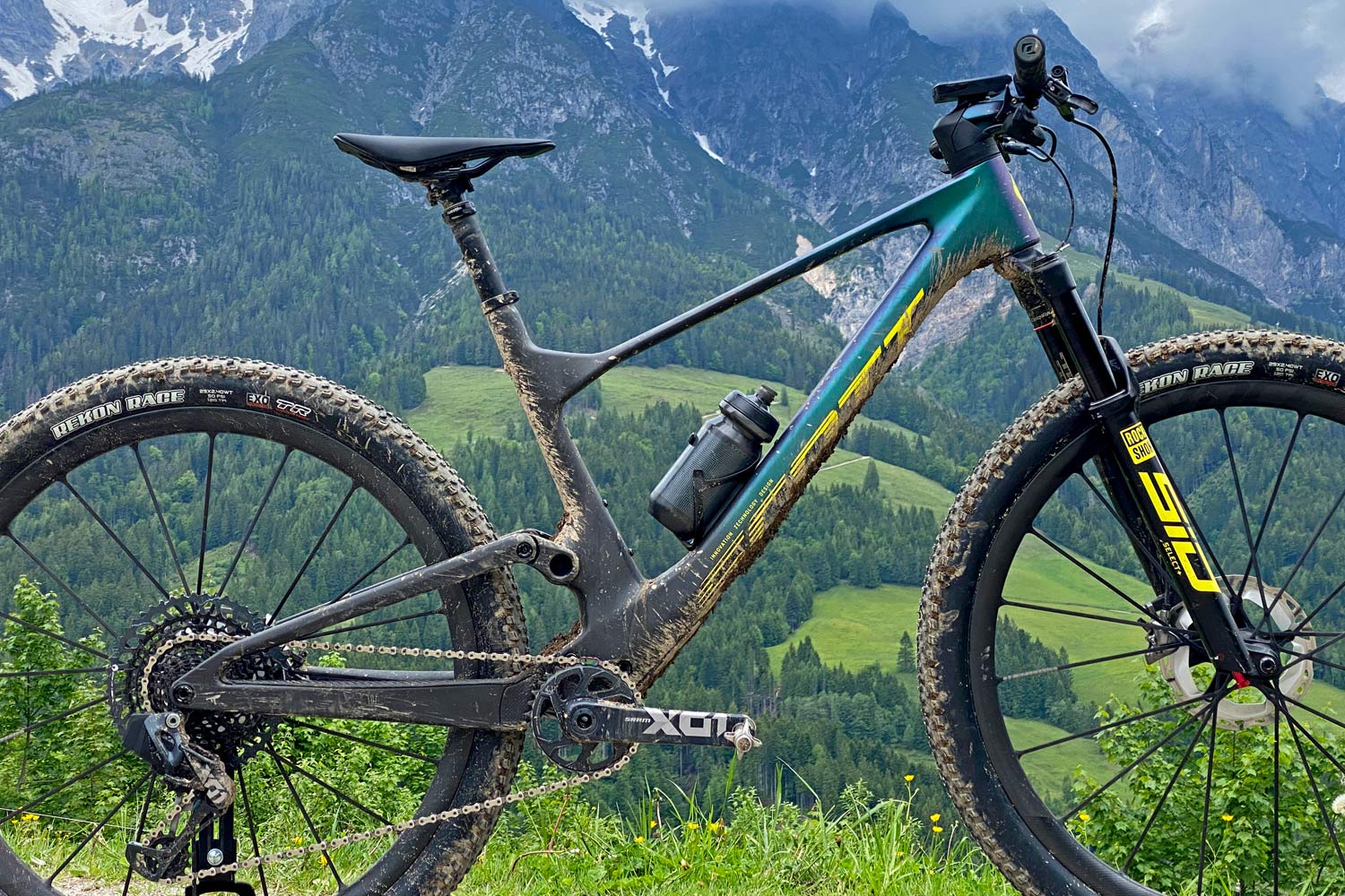 2022 Scott Spark RC & 900 XC trail mountain bikes, light fully-integrated cross-country MTB, frame