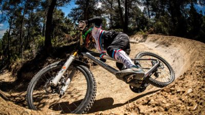 Mondraker Summum DH bike goes carbon, MINDs its suspension with digital tracking