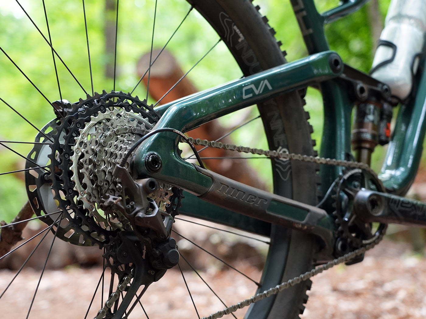 tech details and closeup rear triangle photos of the 2022 niner jet 9 rdo trail mountain bike