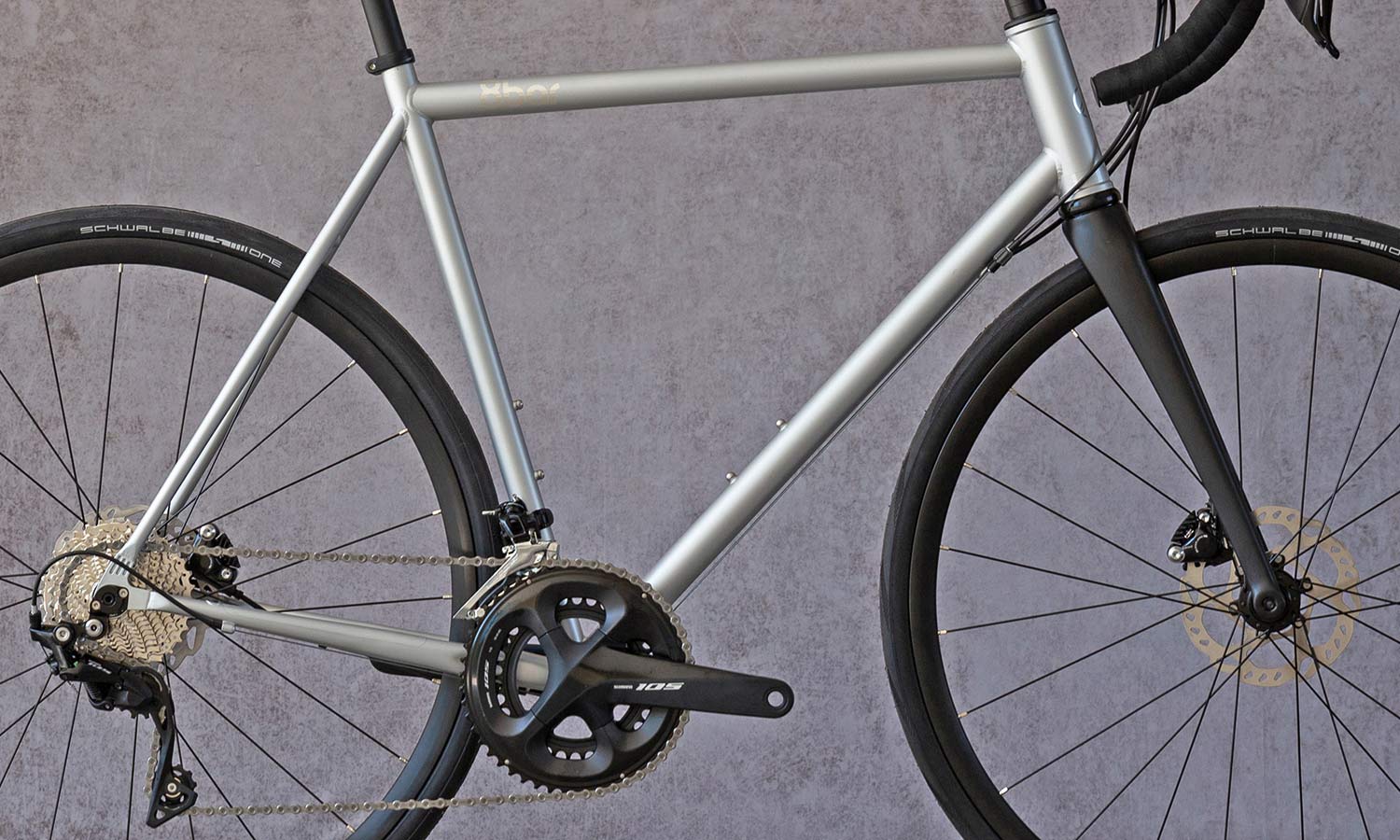 8bar Kronprinz Steel v1 affordable modern disc brake road bike, photo by Stefan Haehnel, frame detail