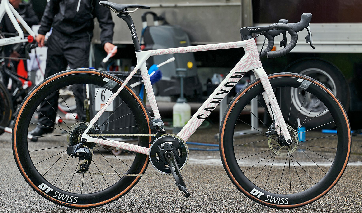 Canyon Ultimate CF SLX 8 Disc TDF limited edition carbon road bike, photo by Tino Pohlman, 108th Tour de France
