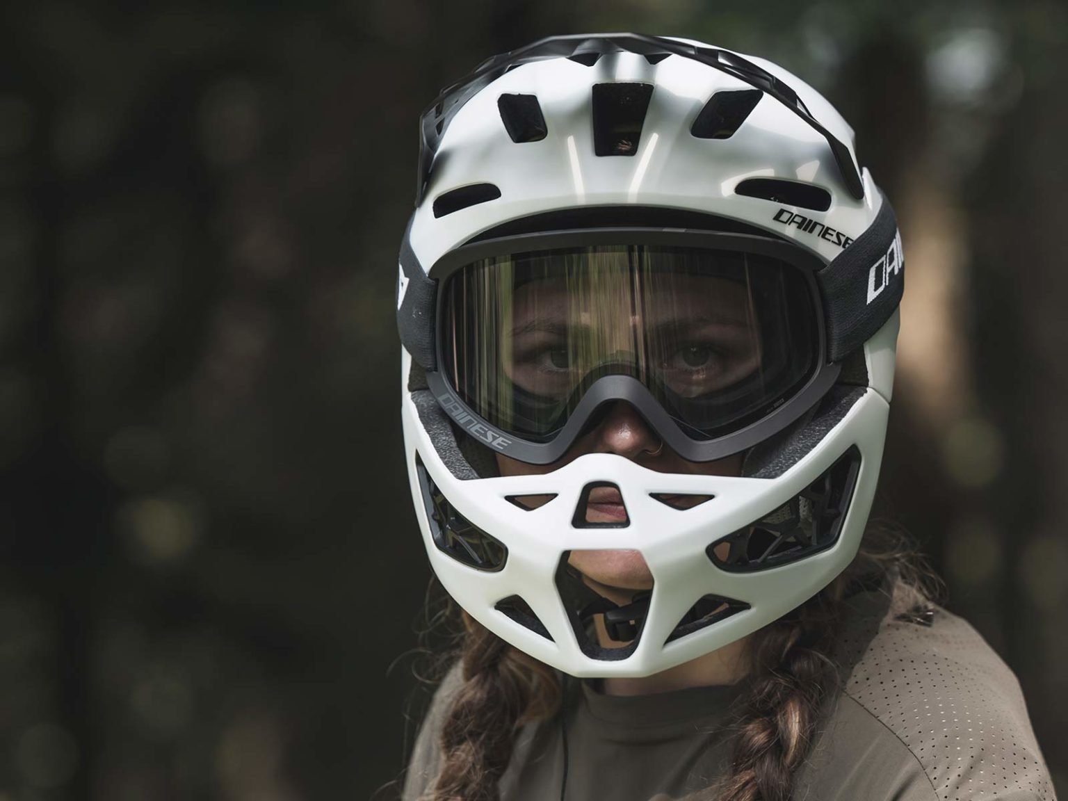 Dainese Linea 01 is new world's lightest full face DH helmet! Bikerumor