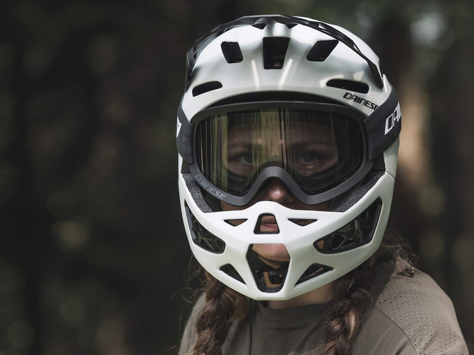 Dainese Linea 01 world's lightest full face helmet, lightweight MIPS DH MTB protection at 570g, Mountain Bike Connection rider Kasia Szlezak, photos by Rupert Fowler, front