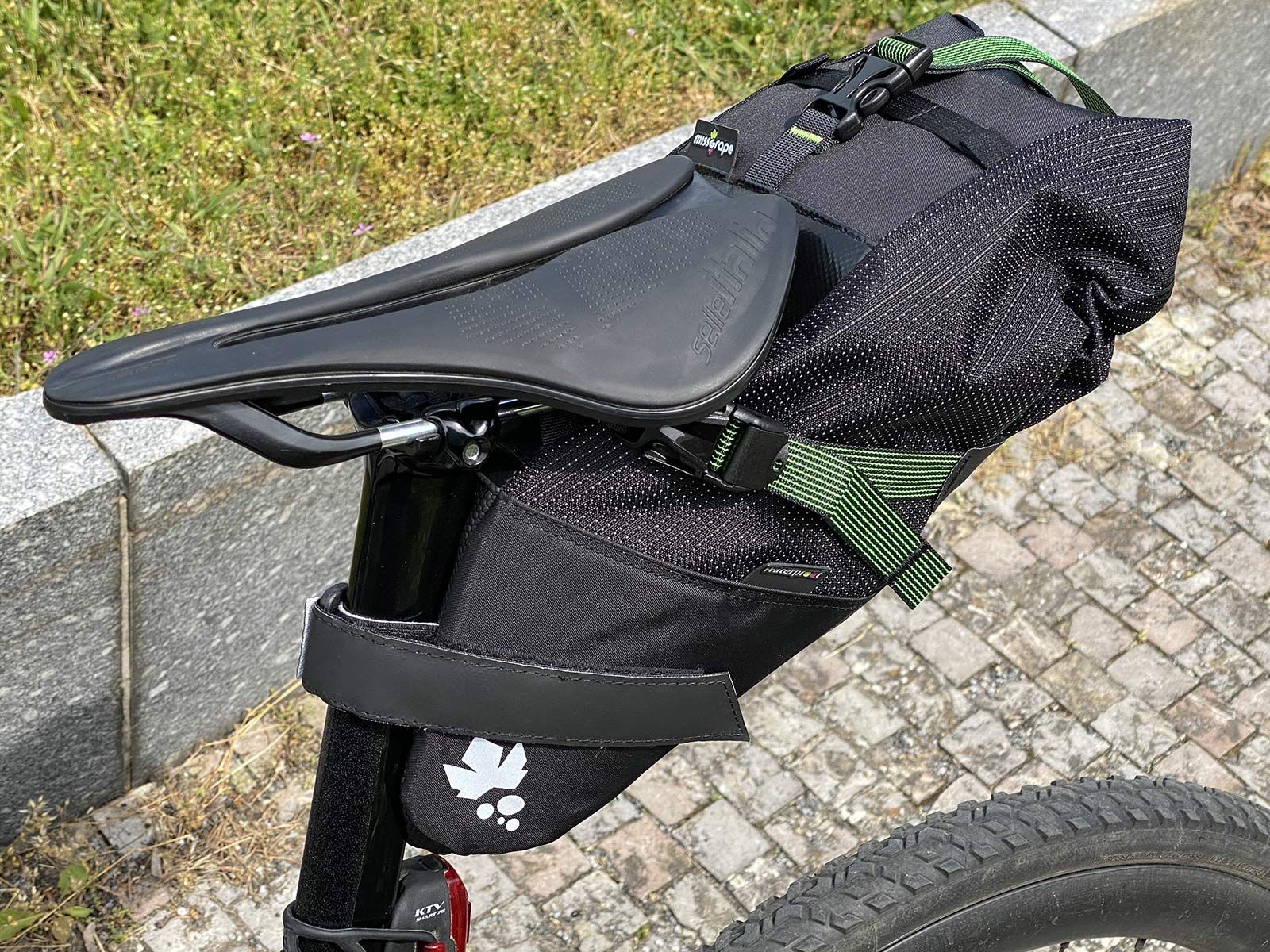 Miss Grape Road Collection packs, light made-in Italy bikepacking bags for fast gravel & road bikes, detail