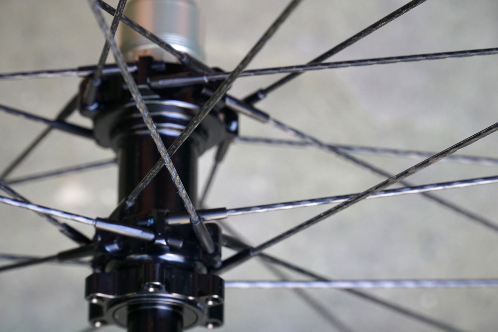 gulo composites braided carbon fiber spokes closeup detail
