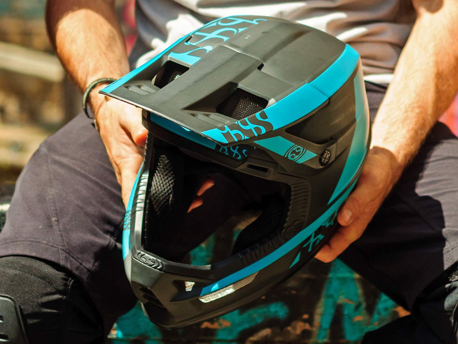 iXS Xult DH full face helmet, lightweight downhill race protection, front