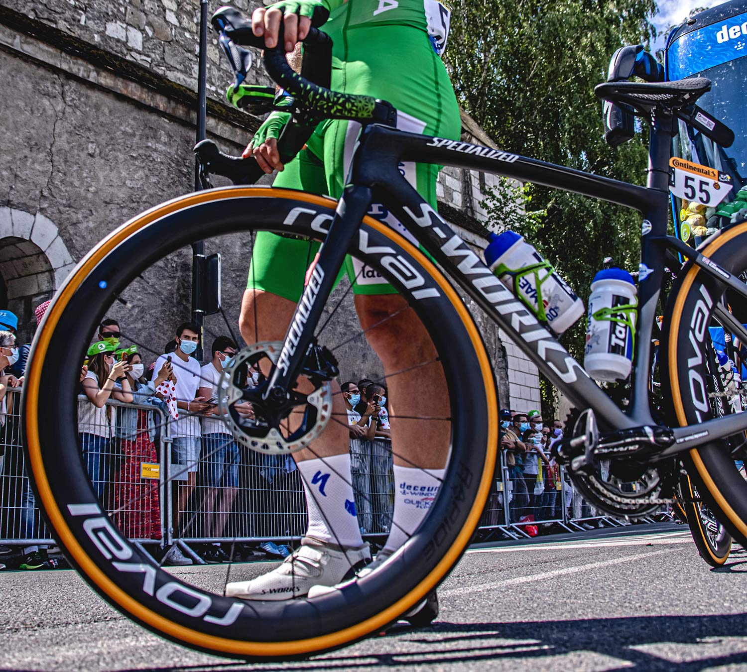 2021 Mark Cavendish 3x Tour de France stage winning green sprinter jersey Specialized S-Works Tarmac SL7, photo by Wout Beel, pre-race