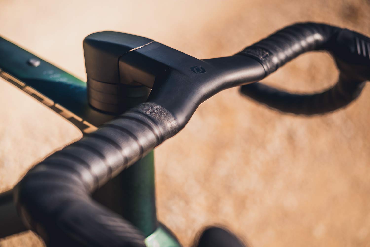2022 Scott Addict Gravel aero integrated carbon gravel bike, integrated Syncros X gravel bar