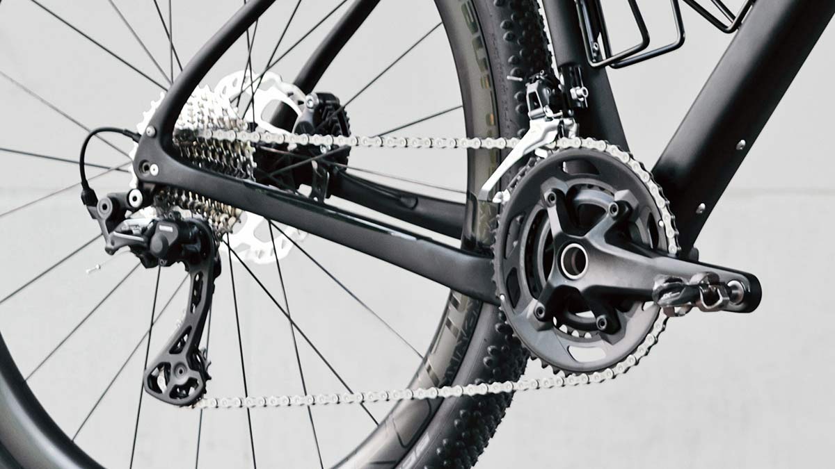 8bar Grunewald Carbon v2 affordable bikepacking adventure gravel bike, photo by Stefan Haehnel, 2x drivetrain detail