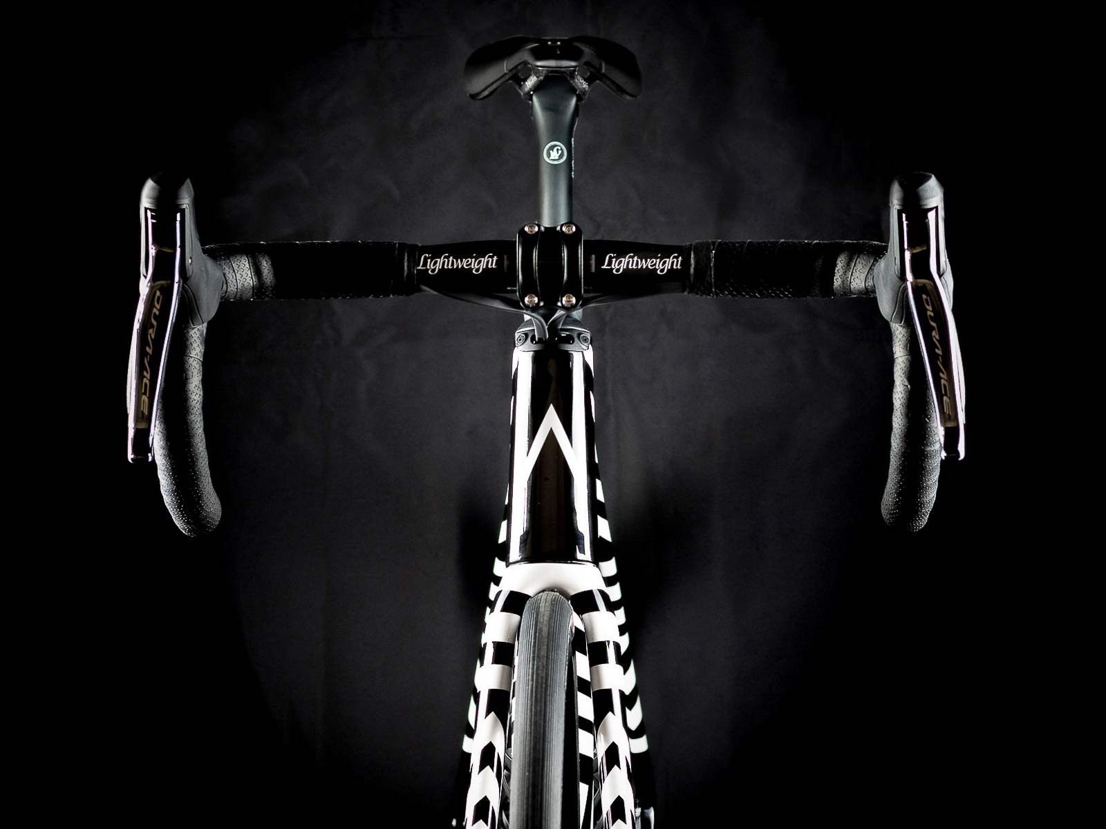 Aurum Zevra ultra-limited edition premium lightweight carbon Magma disc brake road bike by Basso & Contador, 1 of 21, cockpit