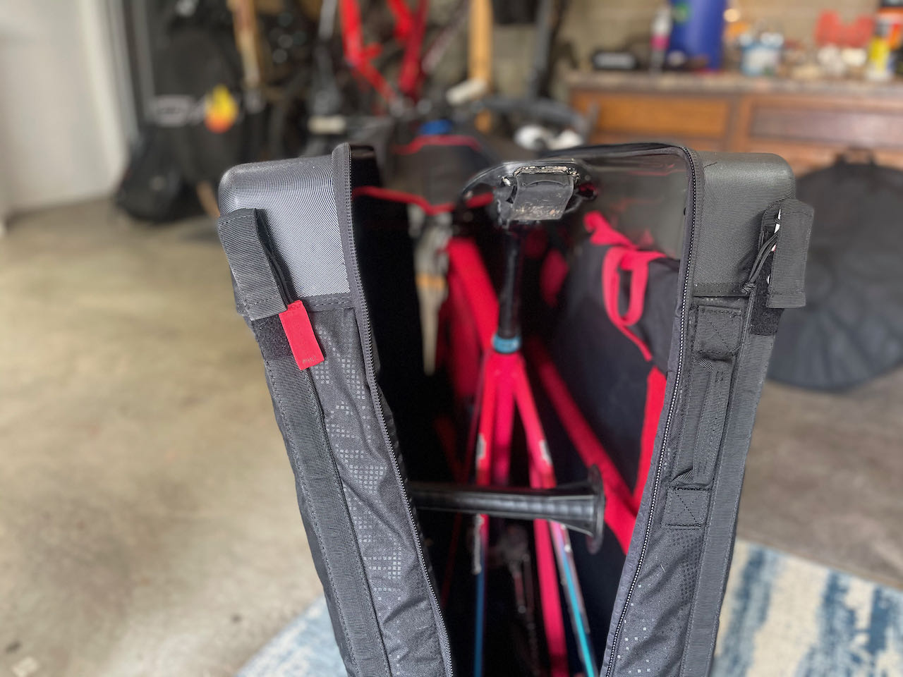 EVOCs Road Bike Bag Pro Case detail back ziper