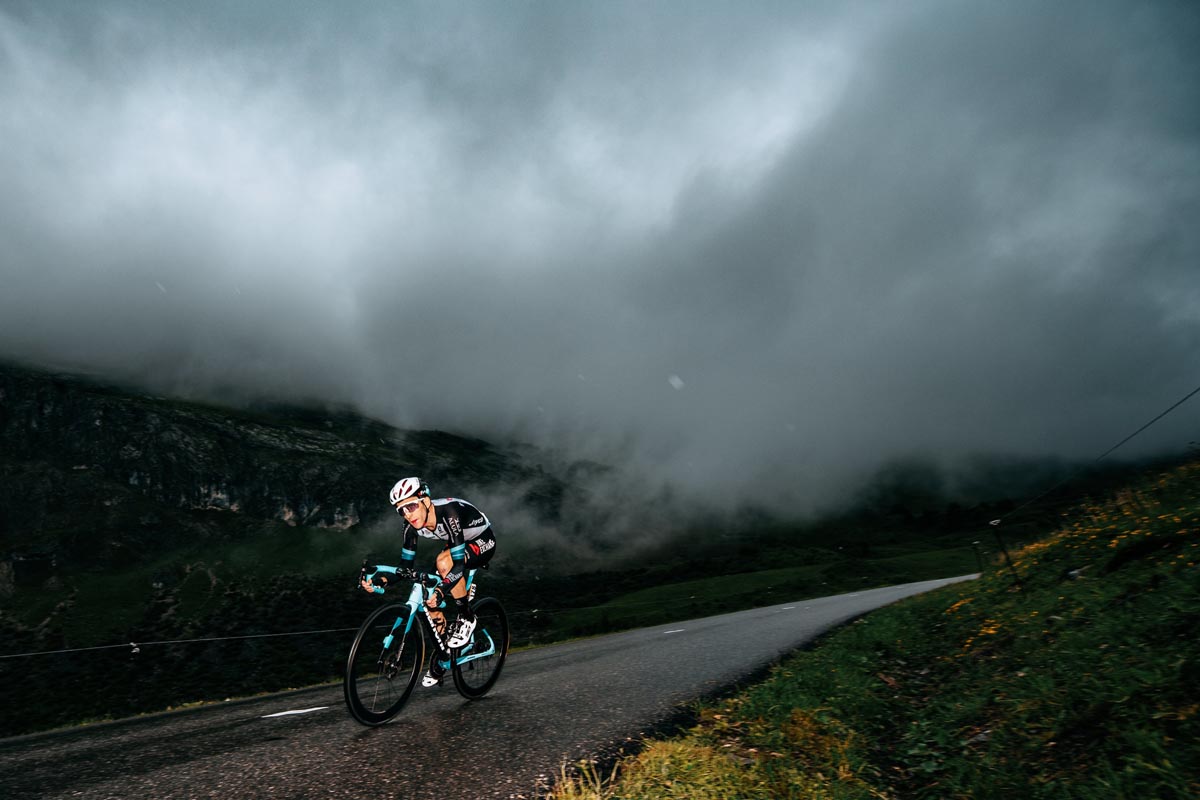 Simon Yates with New Giro aero helmet spotted at the Tour de France on Team BikeExchange riders