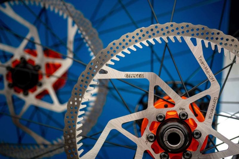 Spotted: Galfer Finned Disc Rotors improve dissipation for Commencal - Bikerumor