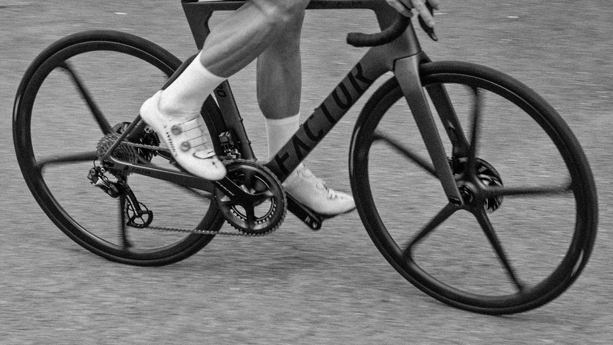 Black Inc FIVE aero carbon 5-spoke tubeless disc brake road bike wheels, riding