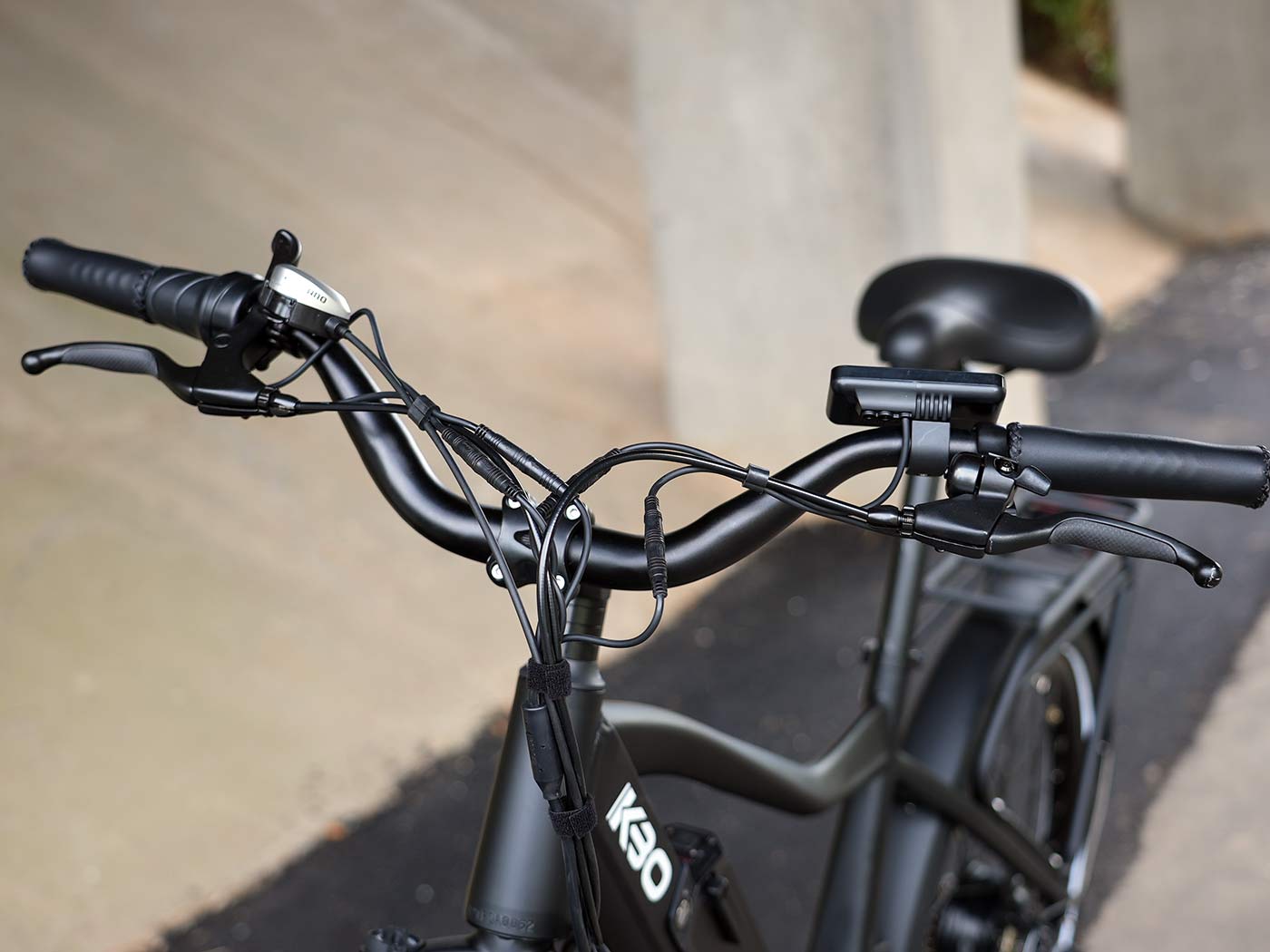 cockpit and wires for the kbo breeze commuter e-bike